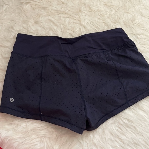 LULULEMON MESH LOW RISE NAVY SHORTS 2.5” - Picture 4 of 4